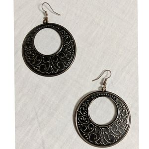 Vintage black earrings